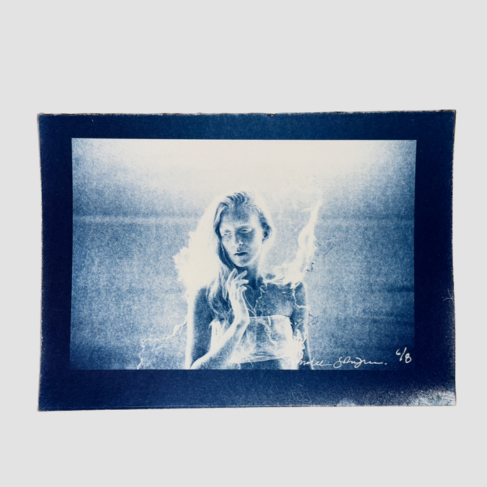Cyanotype depicting a portrait of ionnalee in front of a lake, by John Strandh